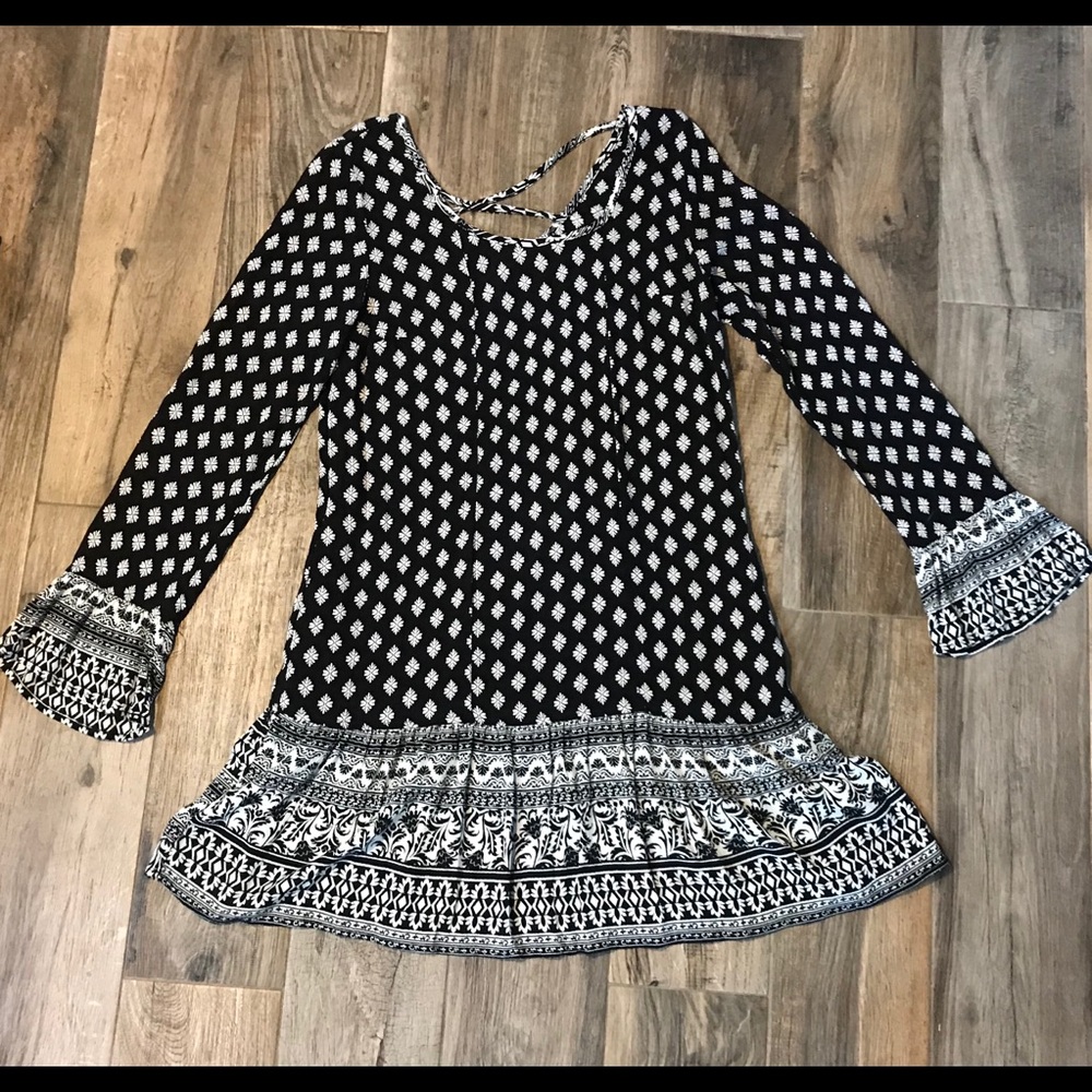 Black and white long sleeve dress